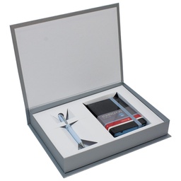 [000044693] Set poklon notes Kompagnon  9,5x12,8cm crte crno/past.plavi + olovka kemijska Pelikan pastelno plava